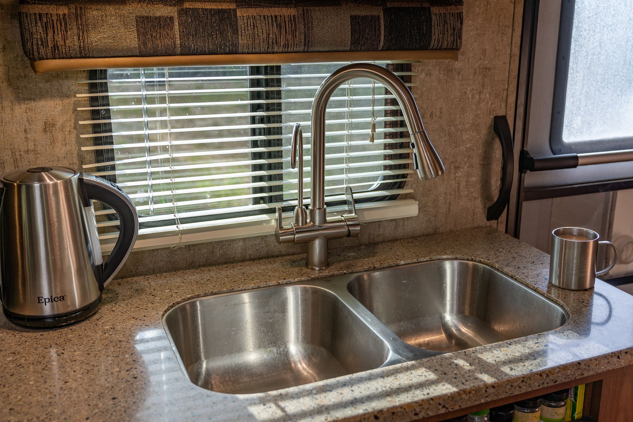 Double Kitchen Faucet & Ultrapure Water Filter