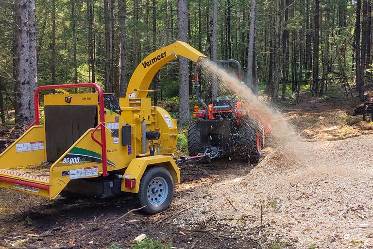 Wood Chipping with the Vermeer BC900XL