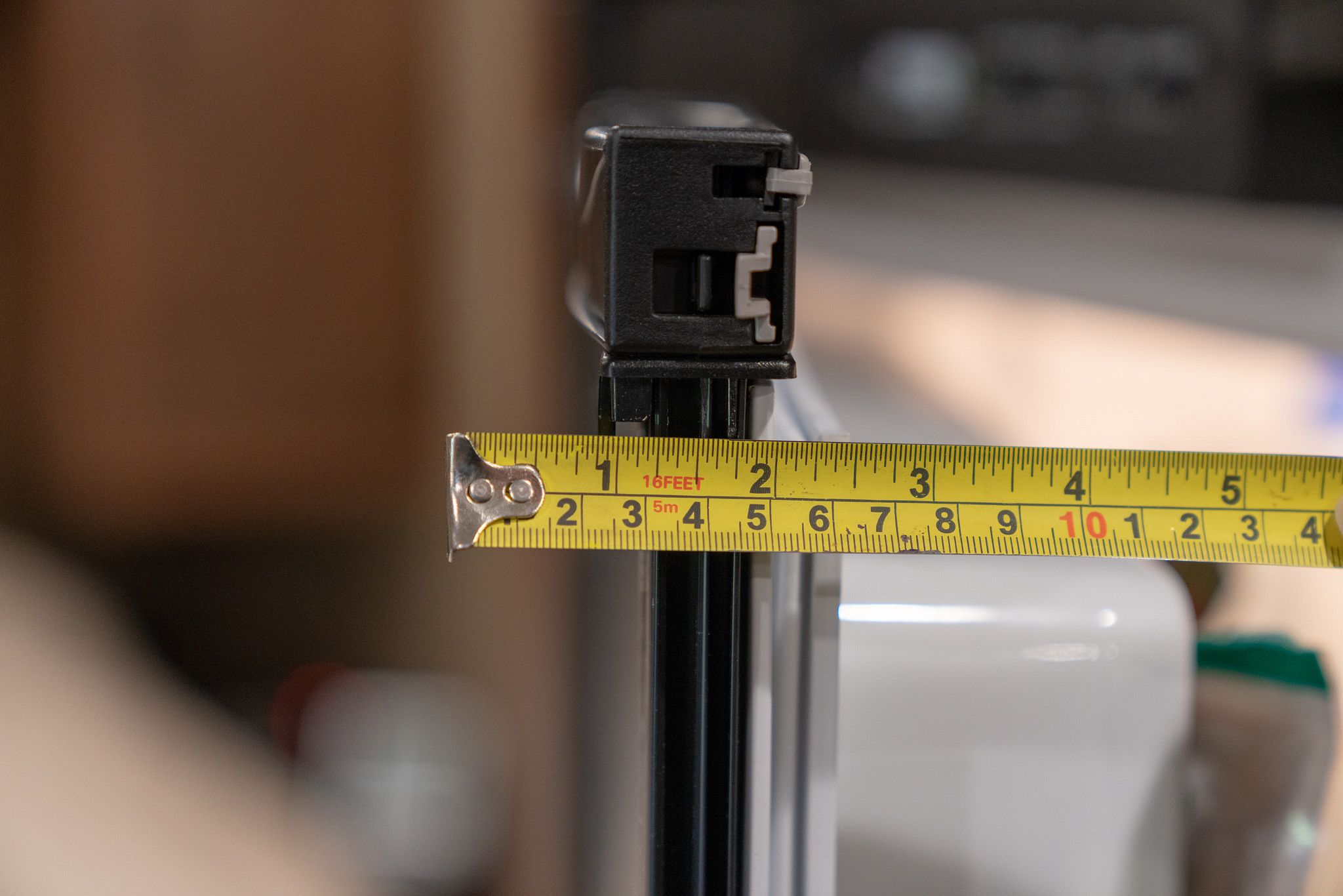 Thickness of the door slot