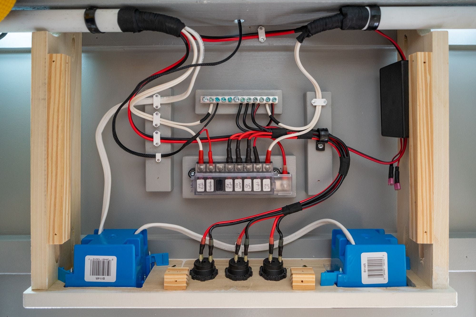 RV Desk Wiring