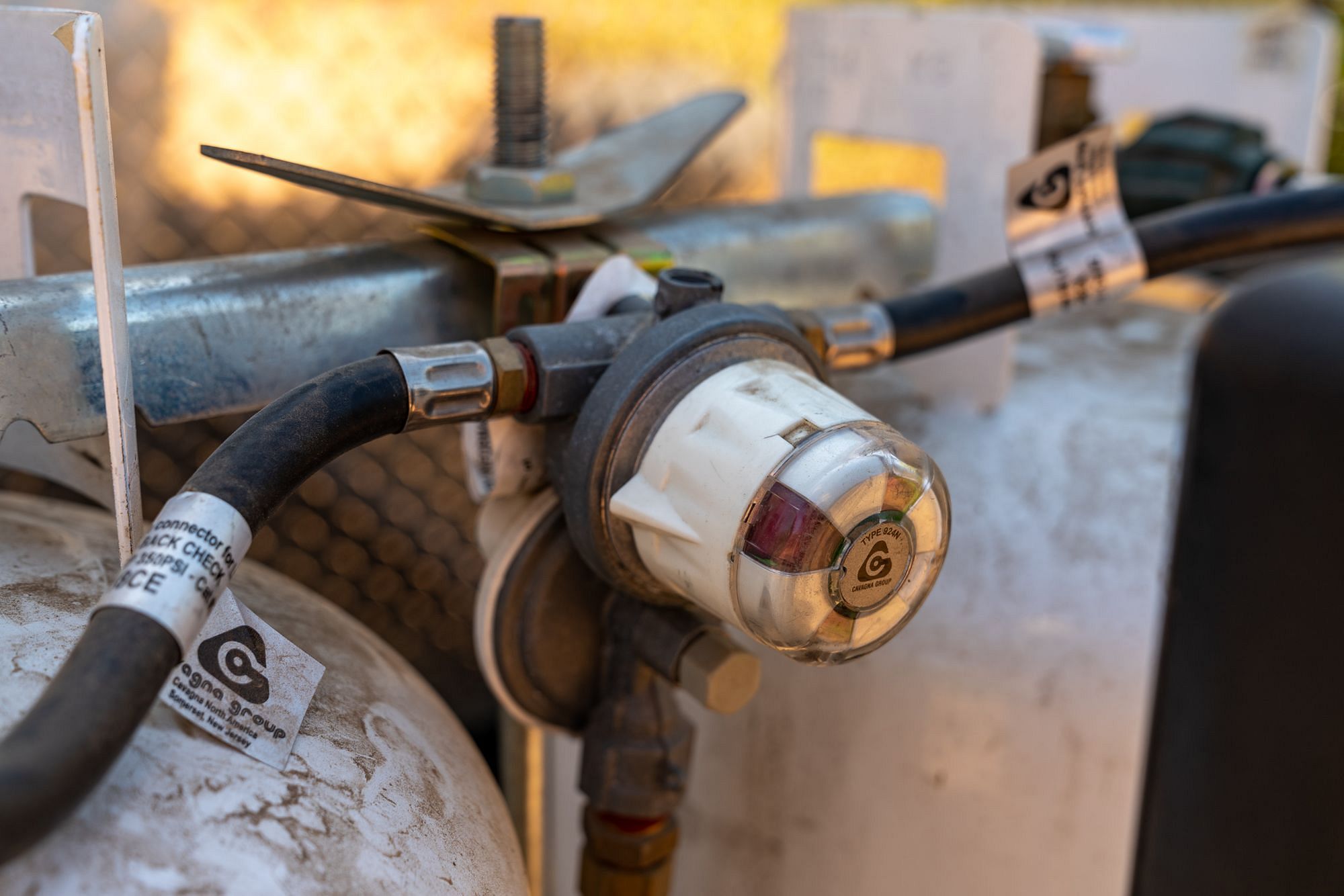 thumbnail image 2 of Cavagna 30mb Auto Changeover Valve With 8mm Regulator & 2 Propane Hoses – UK Made 2 of 2