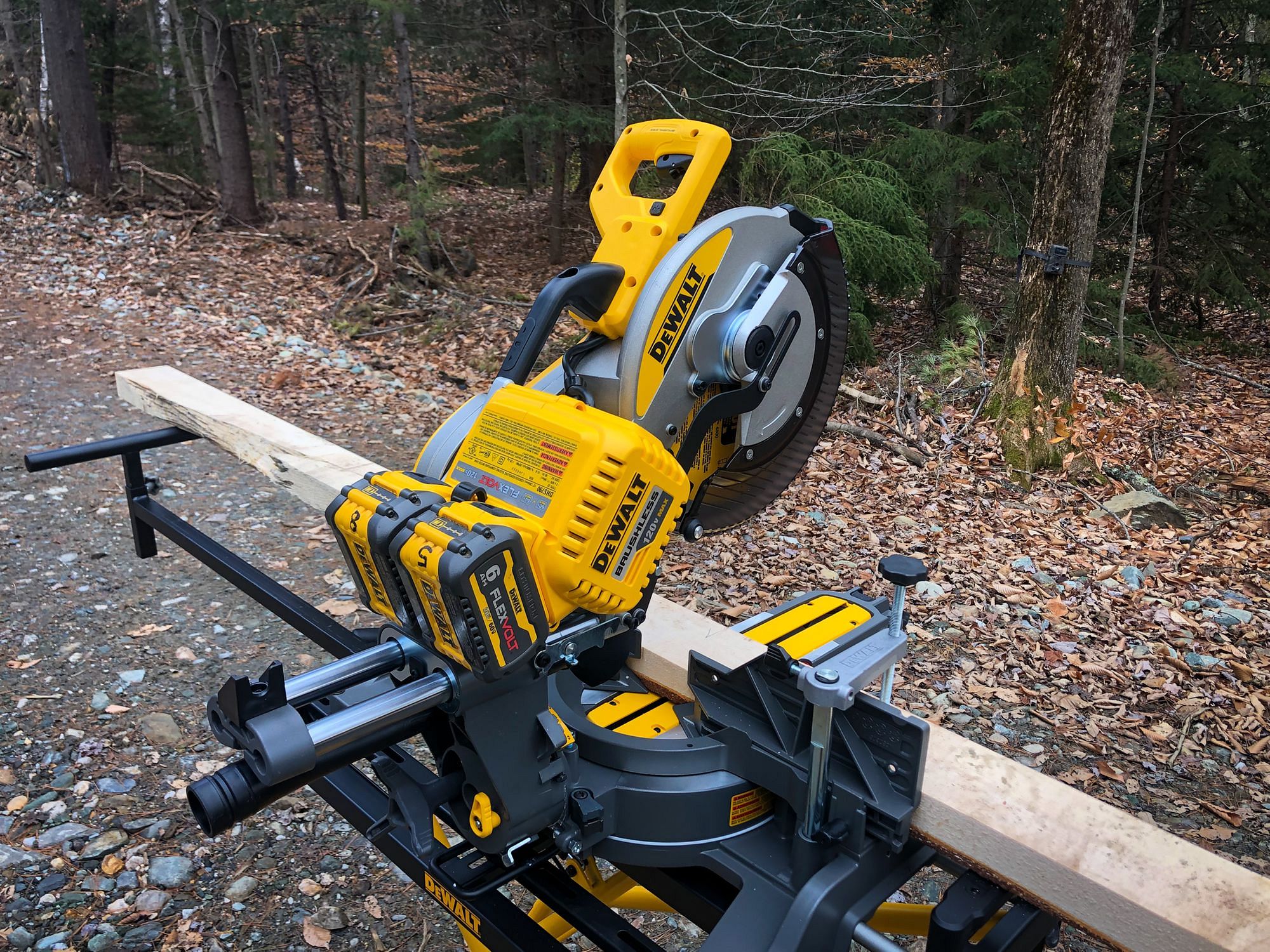 Dewalt DHS790 Cordless Miter Saw