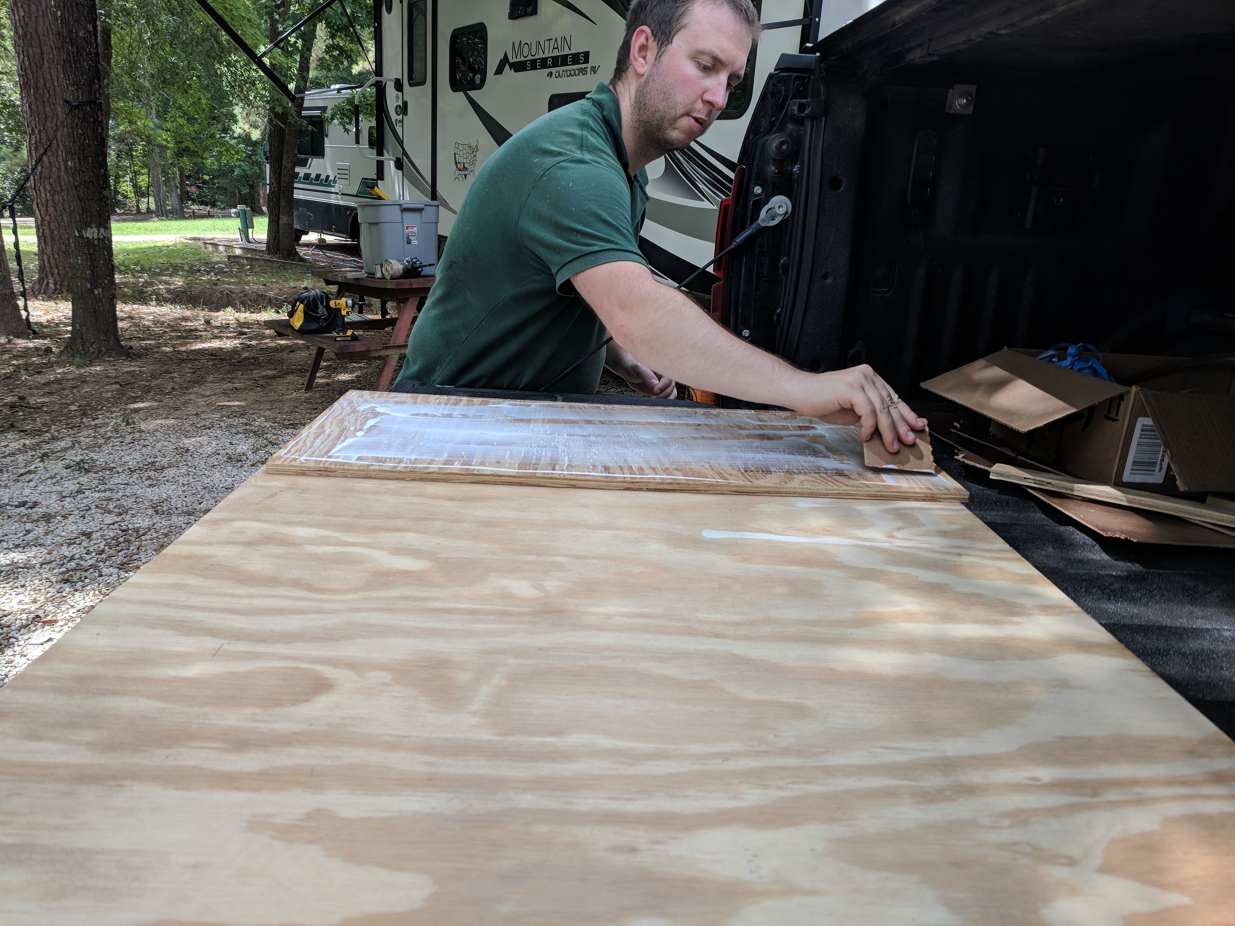 Gluing the shelf