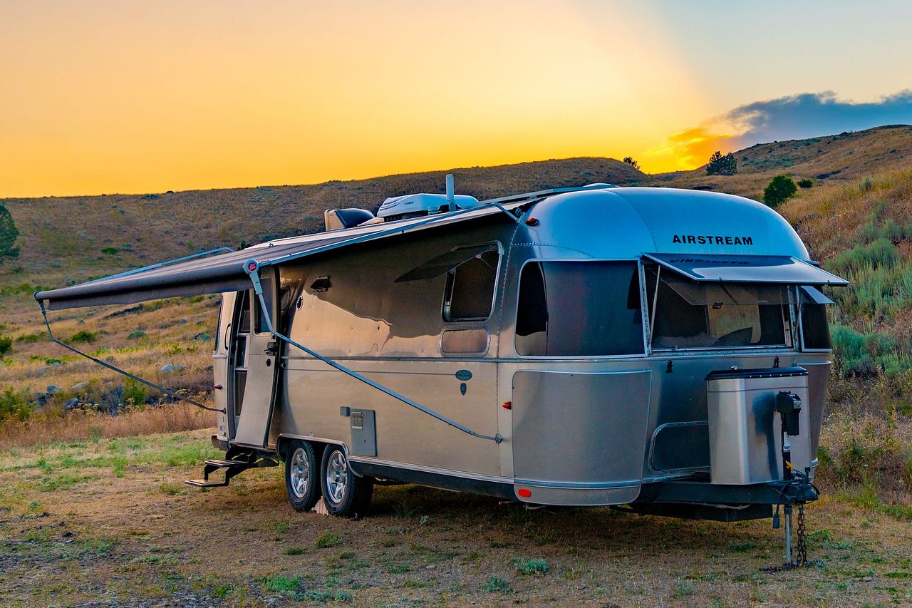 RV Electrical Upgrade Part 2 Battle Born Lithium Batteries & Victron